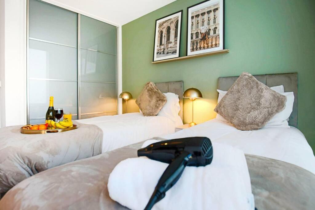 2 Bedroom 2 Bathroom - Centre - Free Parking, Fast Wifi, Juliet Balcony And Smart Tv With Skytv And Netflix By Yoko * Milton Keynes