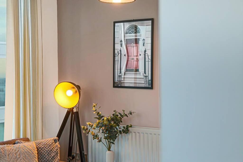 2 Bedroom 2 Bathroom - Centre - Free Parking, Fast Wifi, Juliet Balcony And Smart Tv With Skytv And Netflix By Yoko